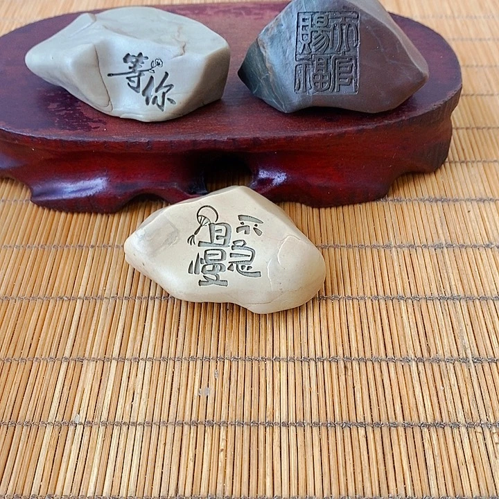 悦****原石雕刻工艺品手把摆件