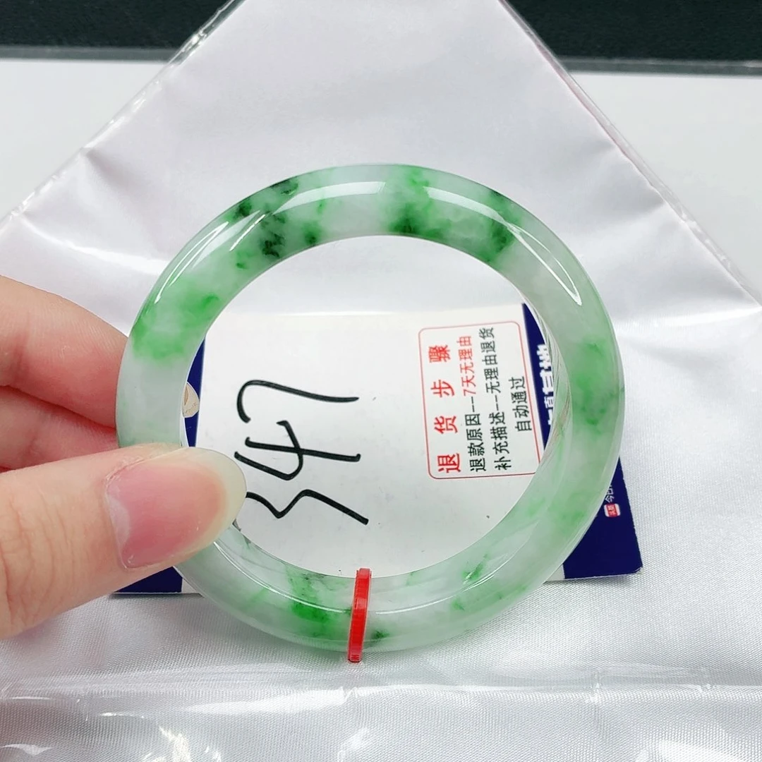 翡翠手镯未镶嵌翡翠