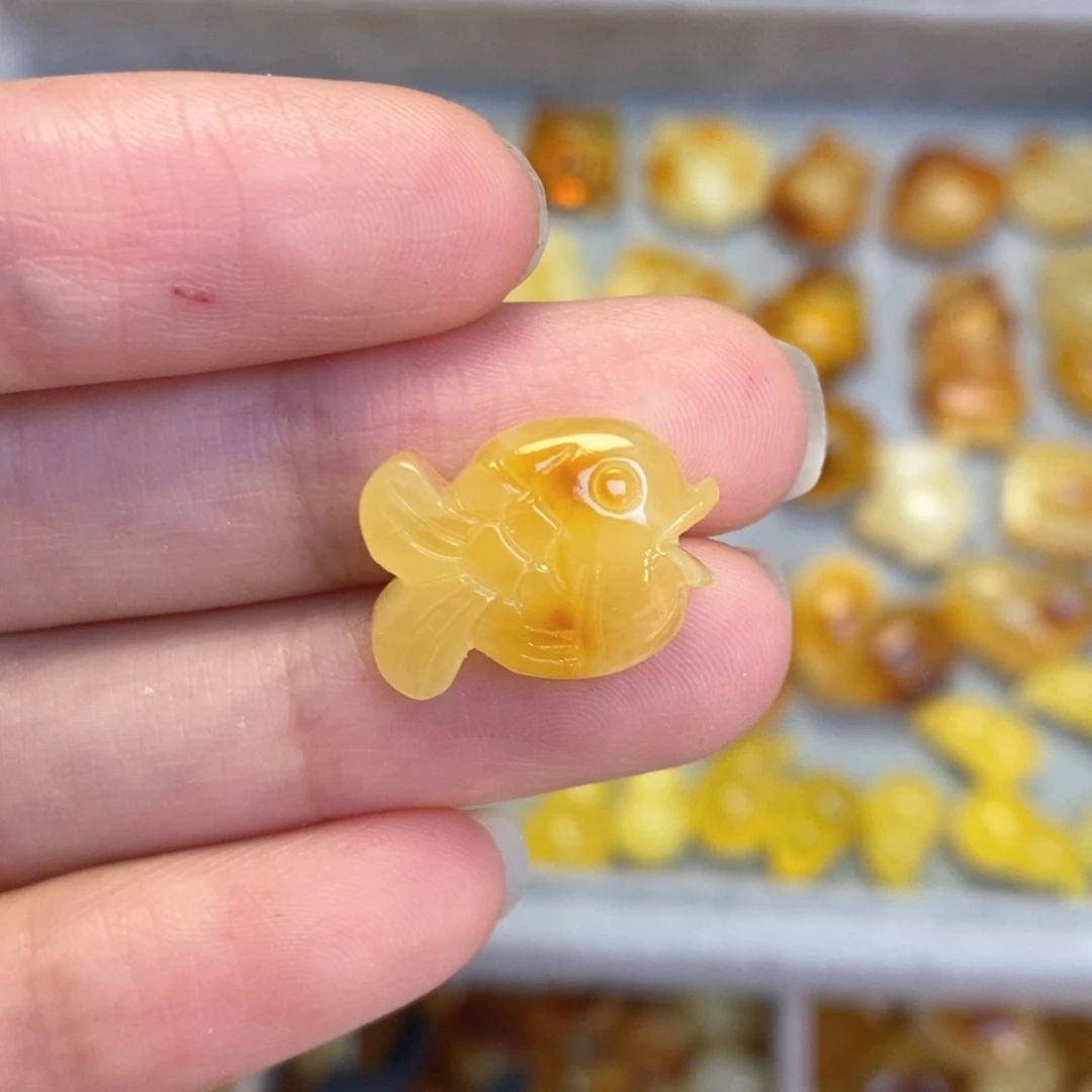 蜜蜡颈饰未镶嵌鱼