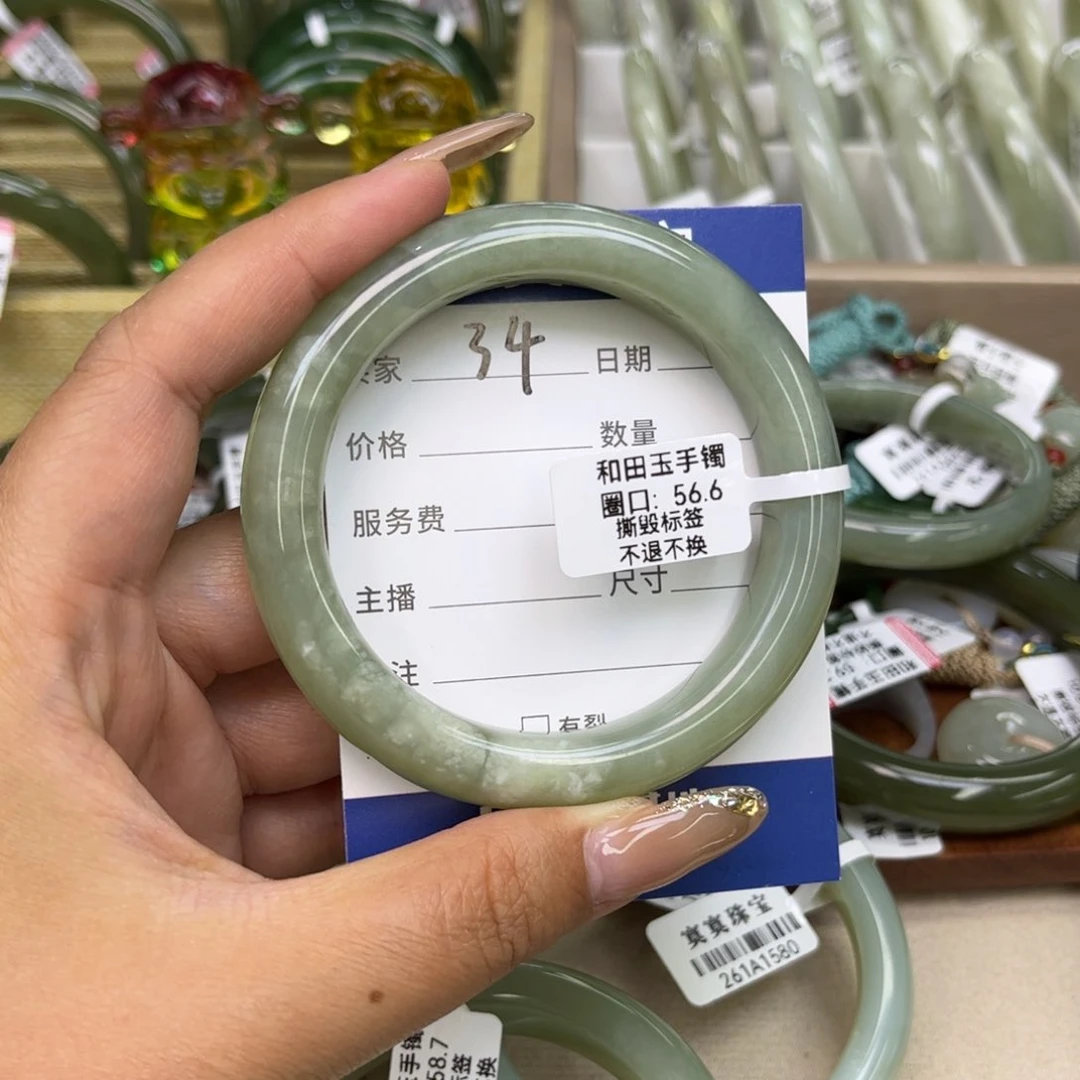 和田玉手镯未镶嵌