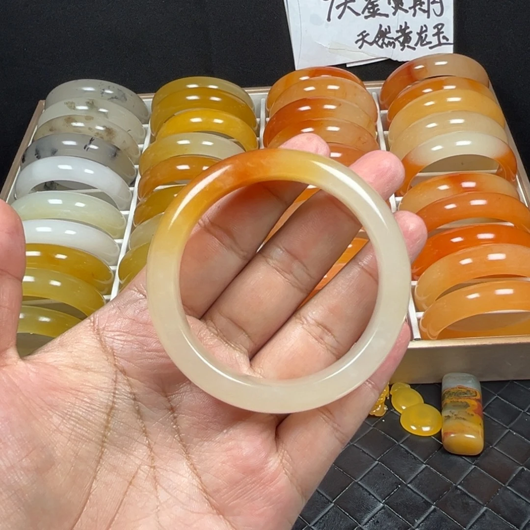 晴***）石英质玉（黄龙玉）未镶嵌手镯