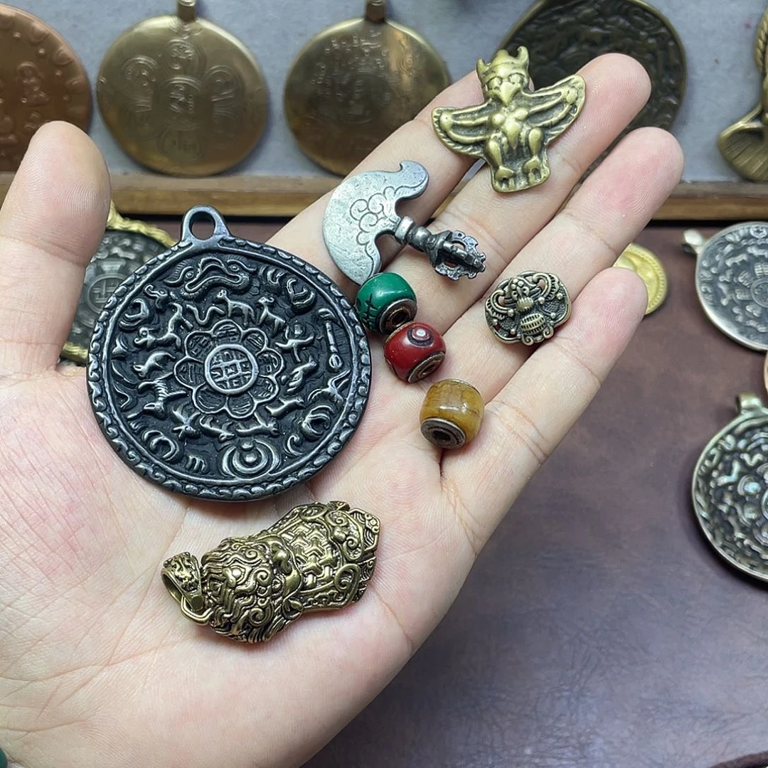 宸***阳黑漆古朝天吼九宫八卦牌子包挂