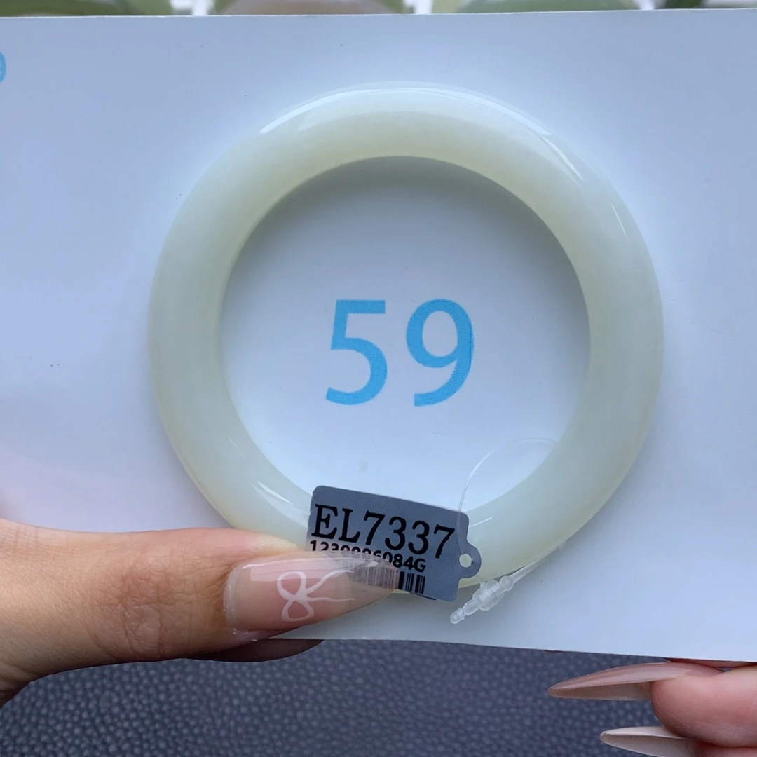 和田玉手镯未镶嵌曼**?