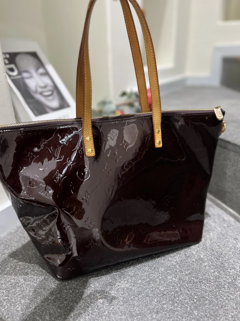 95新 LouisVuitton/路易威登 漆皮车厘子色手提单肩包