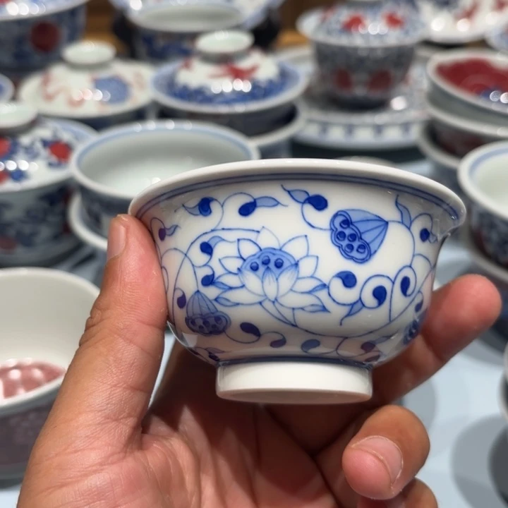 T***_瓷片景德镇市的一位