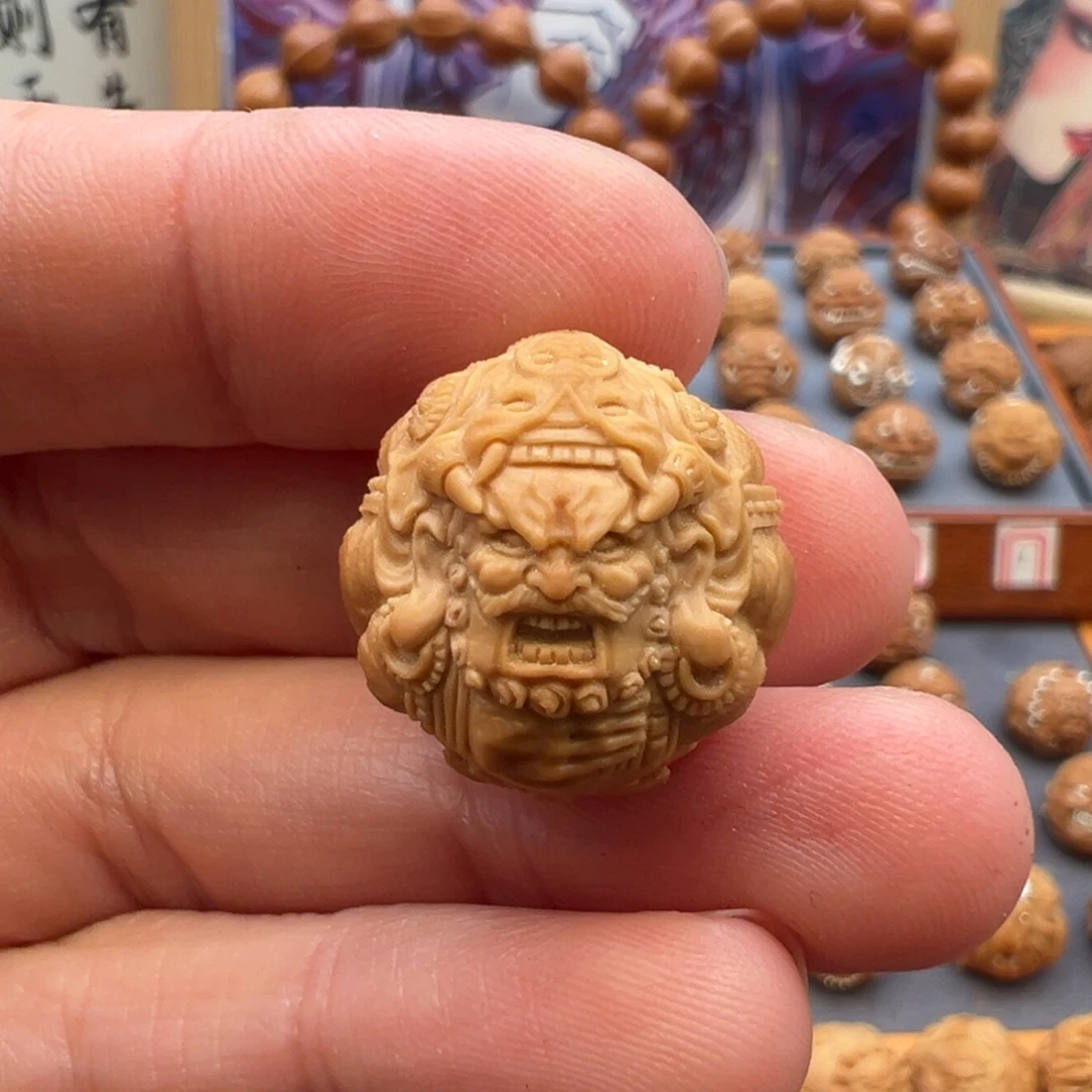 吊坠猴头核桃黄财神