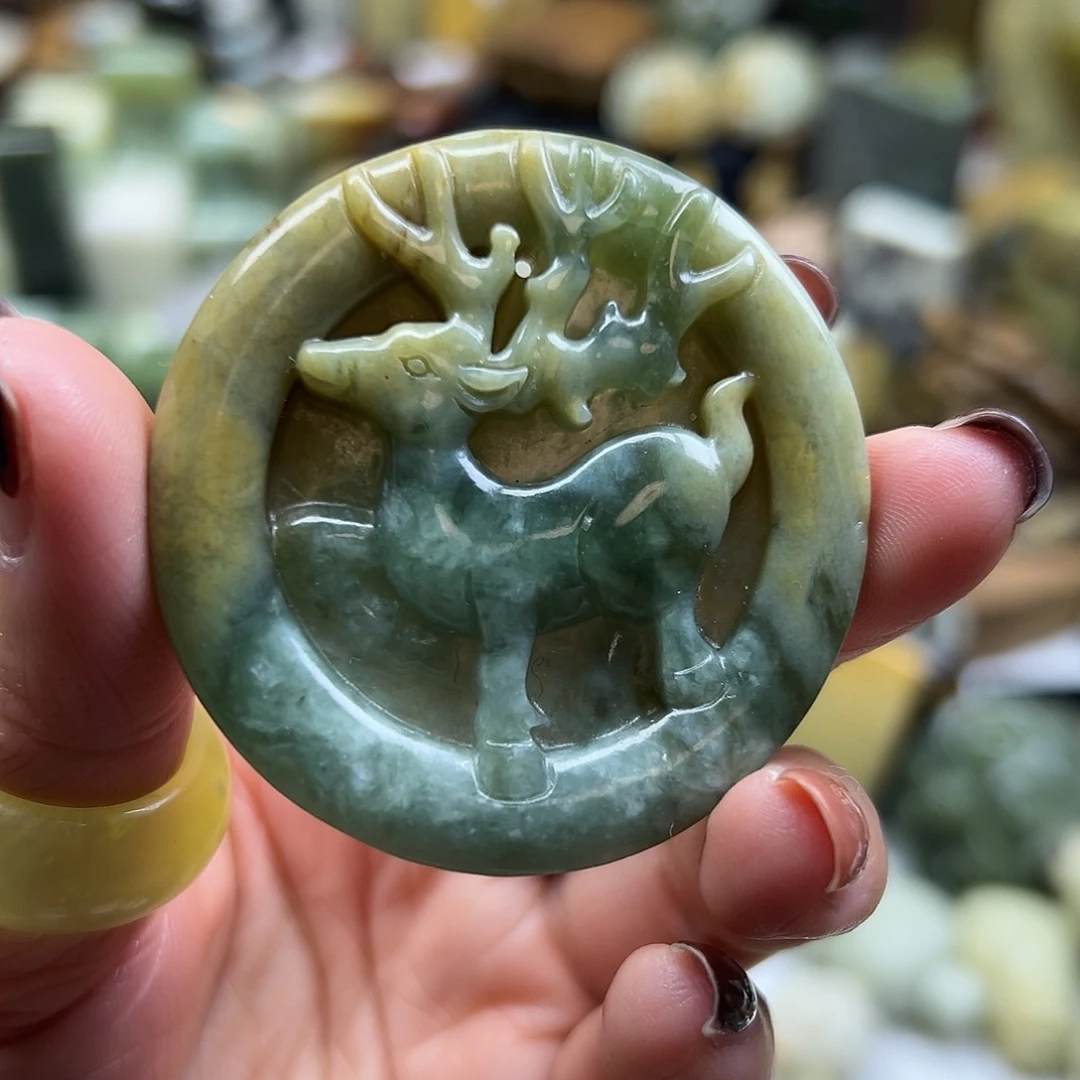 岫玉未镶嵌颈饰花玉小鹿有点瑕不扣不点