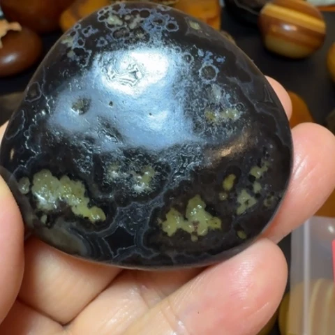 完***蛋石材原石桌面摆件