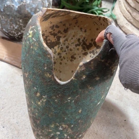 罐默认微瑕，有孔编号19-276