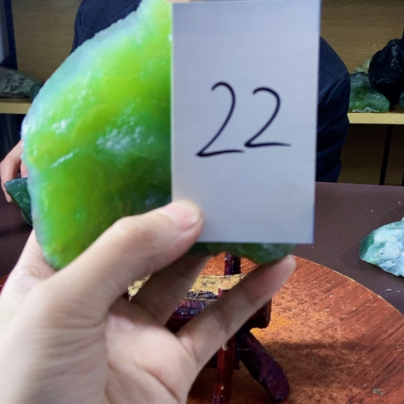 【闪购商品】蛇纹石玉岫玉原石未镶嵌少**哥