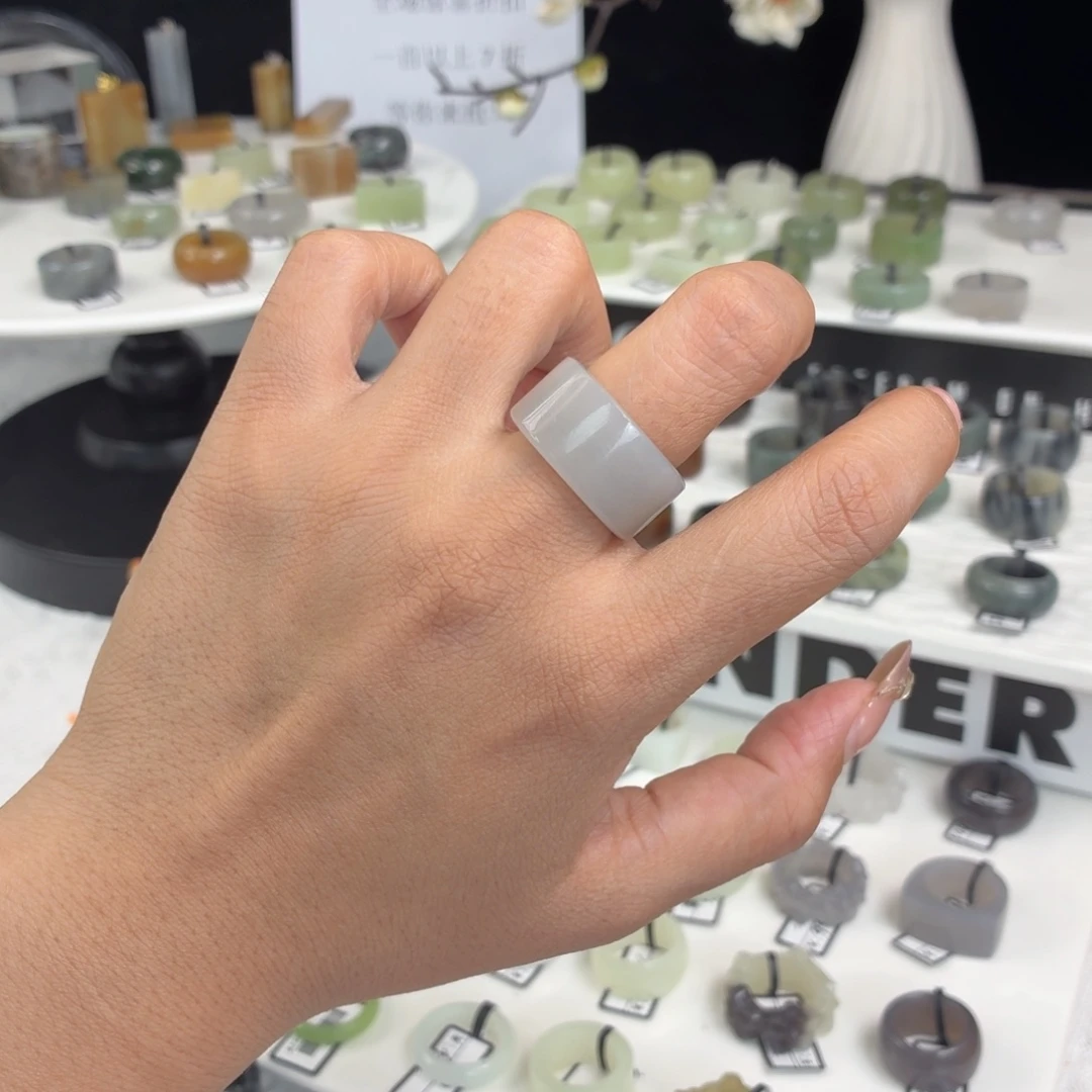 和田玉（糖玉）未镶嵌戒指Q105烟灰圆切17.3不退换