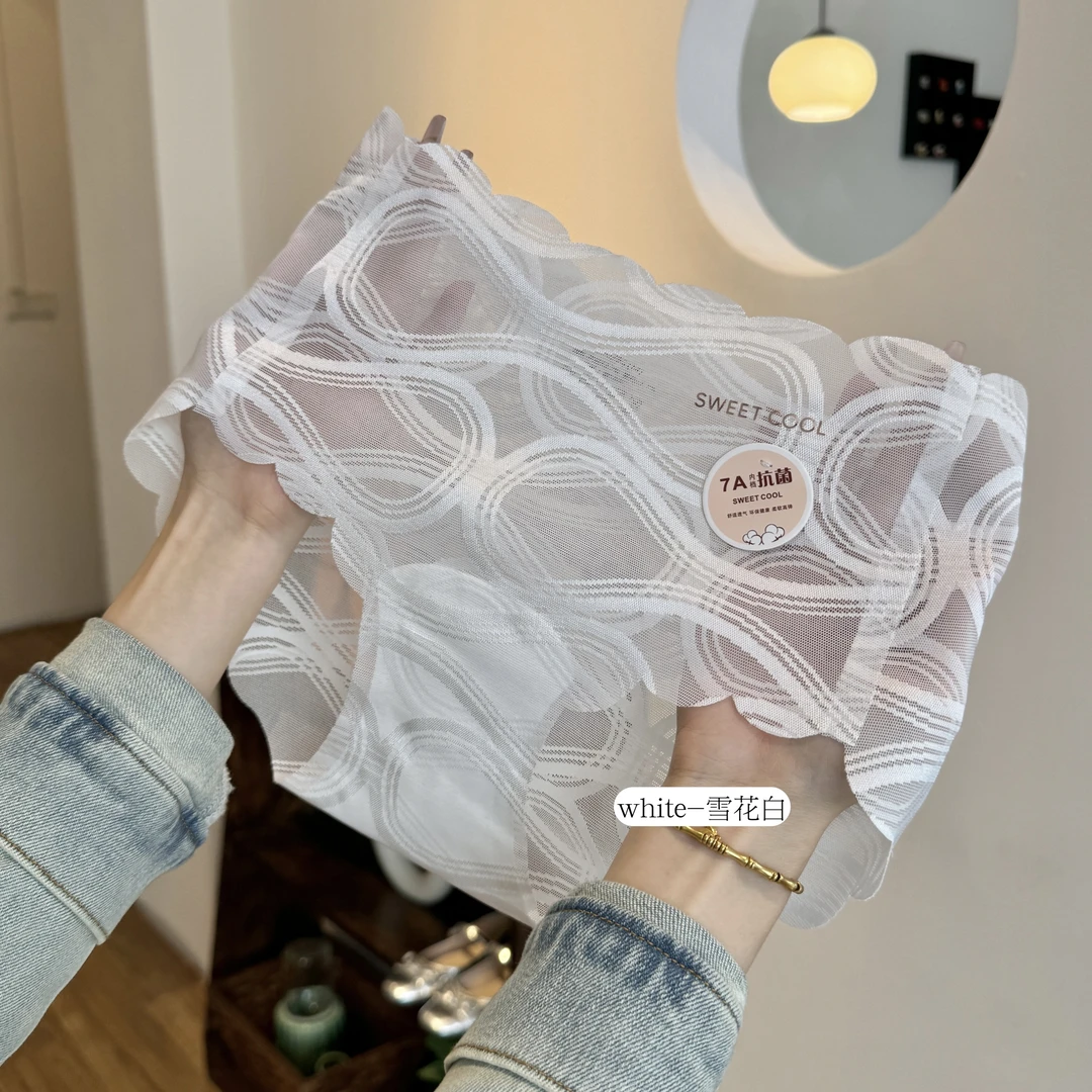 碧波荡漾~夏季无痕一片式蕾丝内裤女抗菌裆透气大码中腰三角内裤