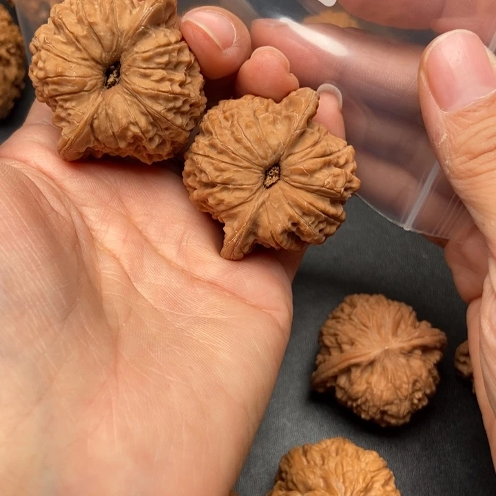 A***R文玩核桃把件201号血麒麟