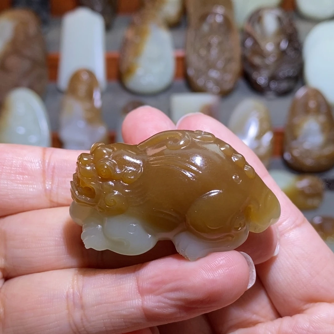 颈饰未镶嵌和田玉（糖玉）貔貅