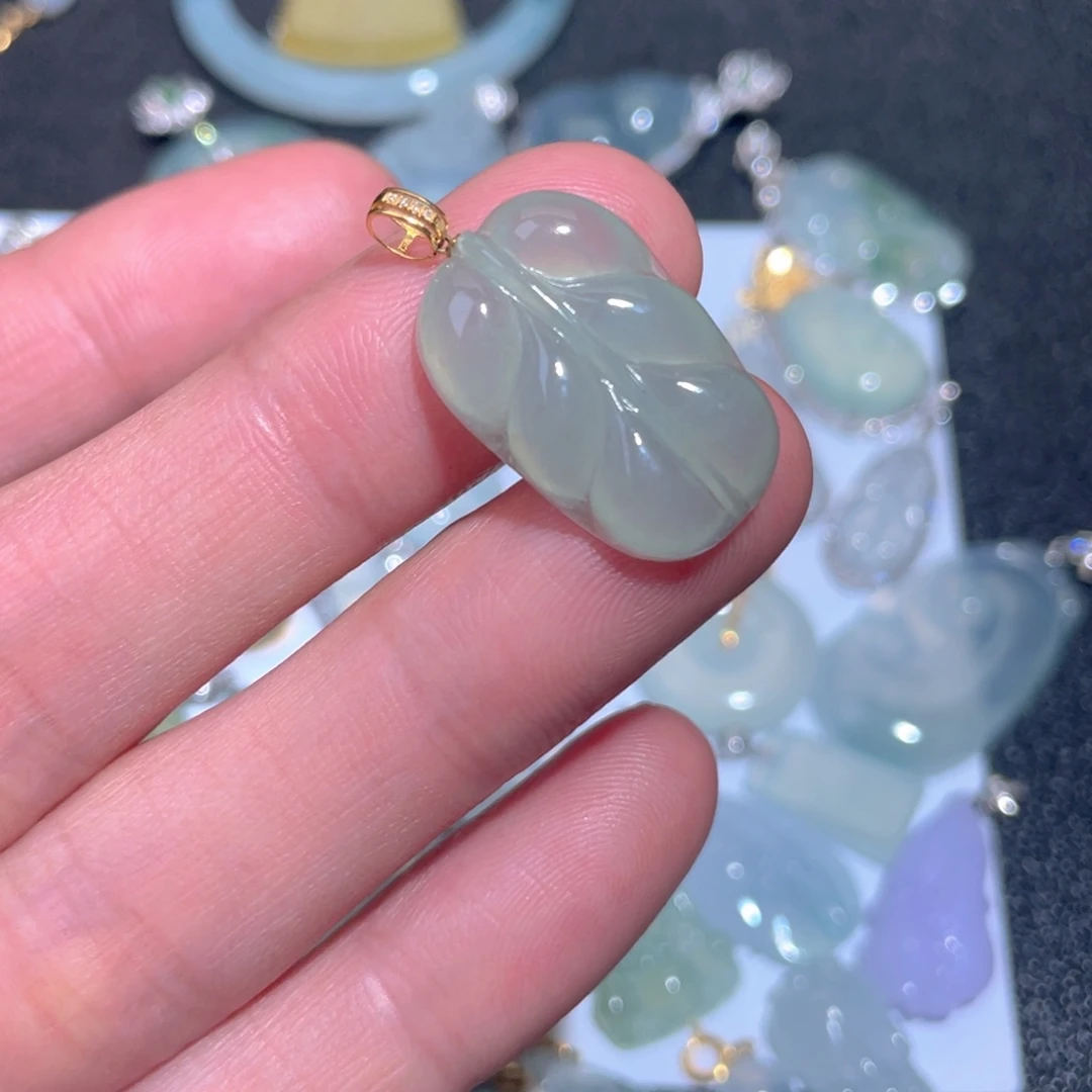 翡翠颈饰18K金镶嵌翡翠