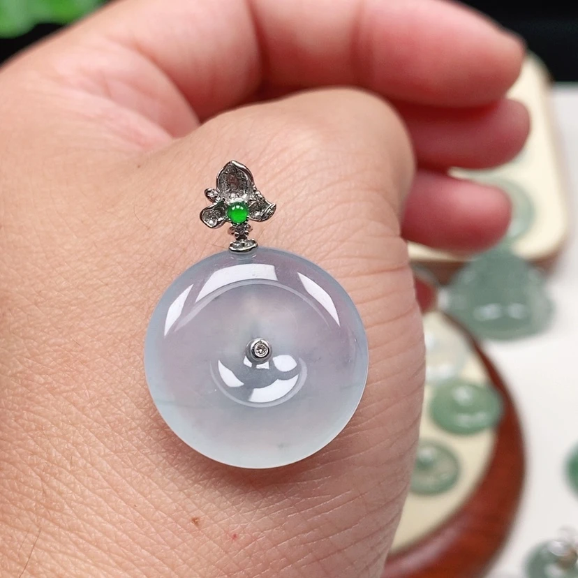 【闪购商品】颈饰18K金镶嵌翡翠