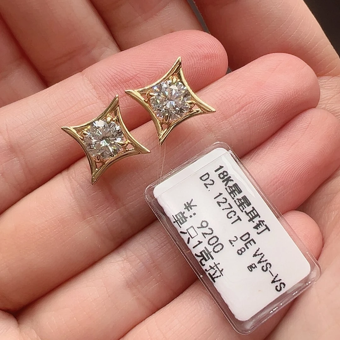 实验室培育钻石套链18K金镶嵌单颗一克拉，一对星星耳钉k黄