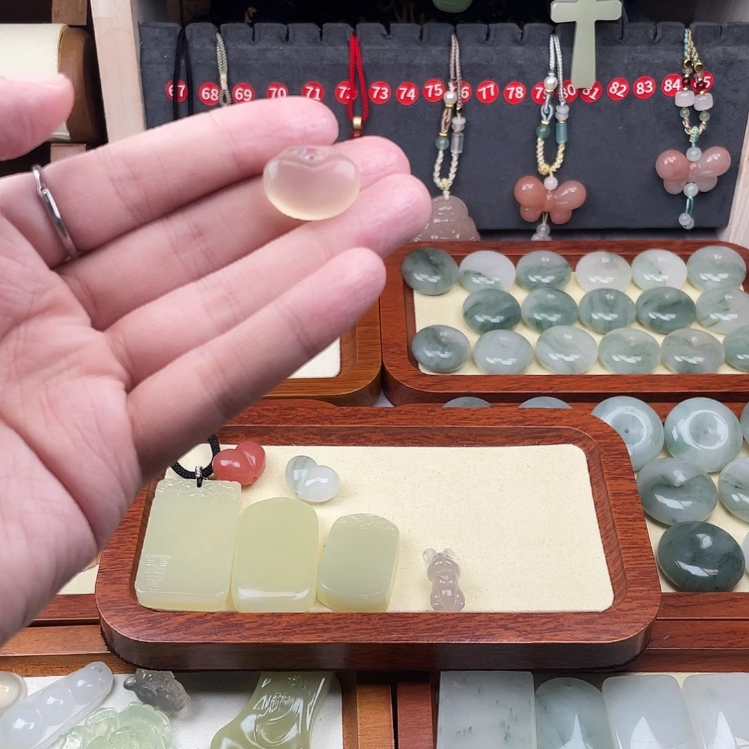 *****石英质玉未镶嵌颈饰