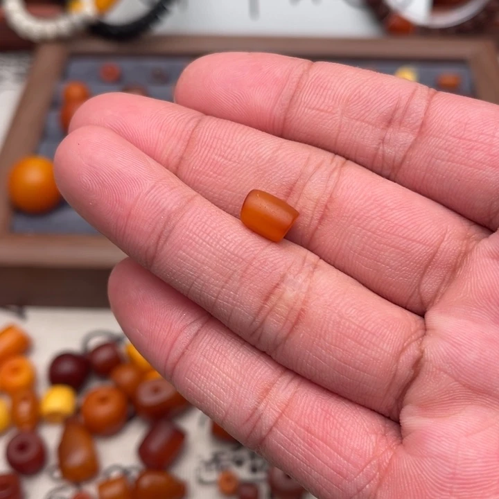 周***某琥珀未镶嵌裸石蜜蜡马蹄