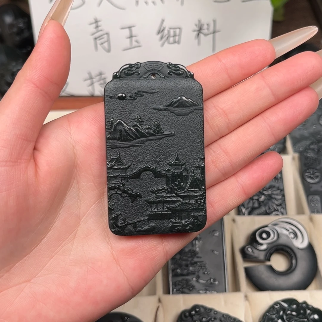 加***人和田玉（青玉）未镶嵌颈饰