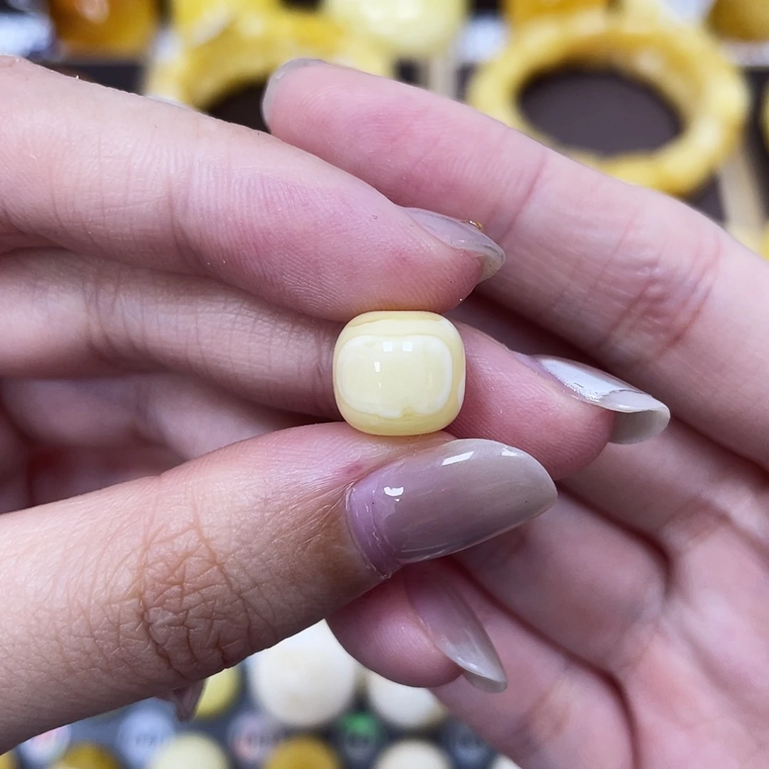 琥珀未镶嵌裸石10*9.2mm瑕 453