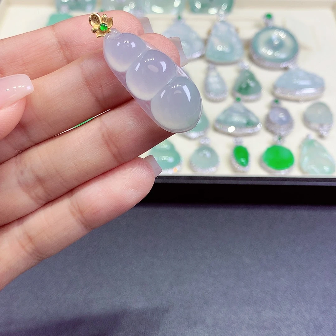 翡翠18K金镶嵌颈饰翡翠