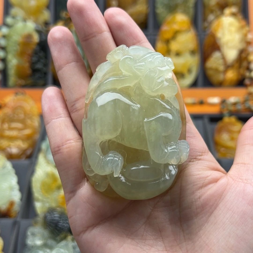 蛇纹石玉未镶嵌颈饰