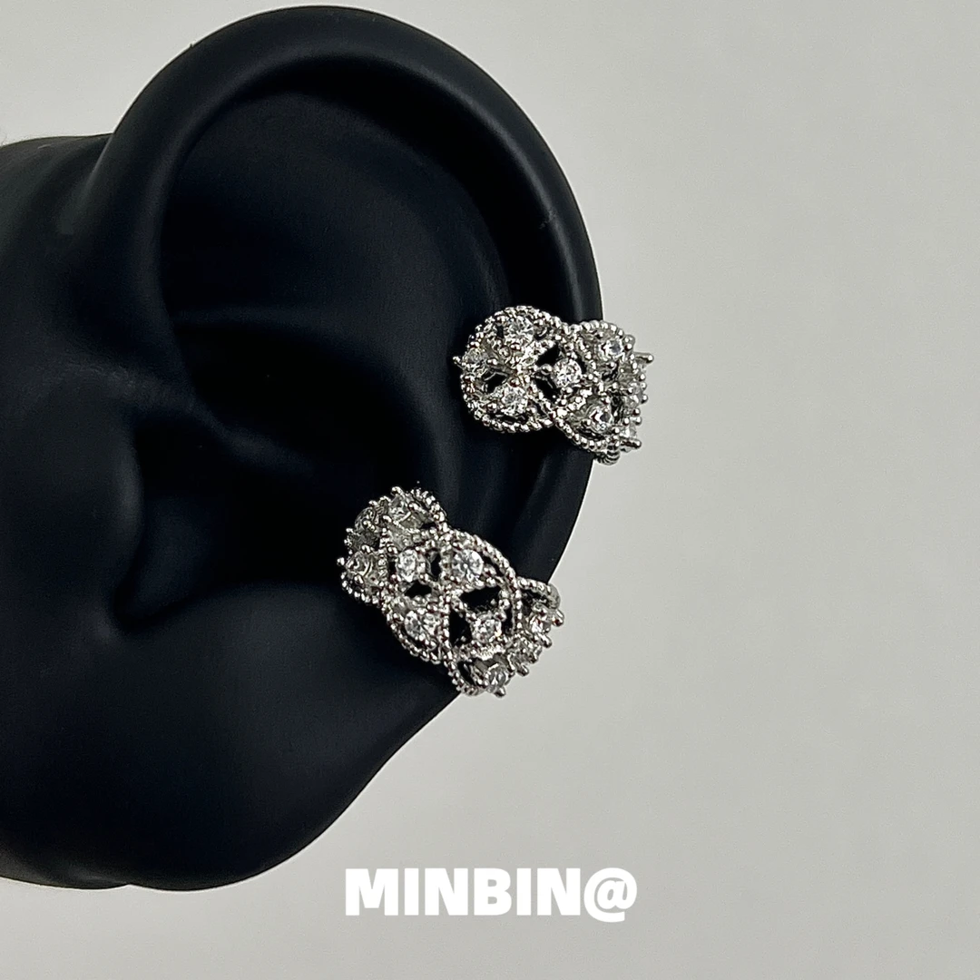 合金莫桑石耳饰 法式蕾丝少女镂空镶钻耳骨夹女高级复古宫廷冷淡