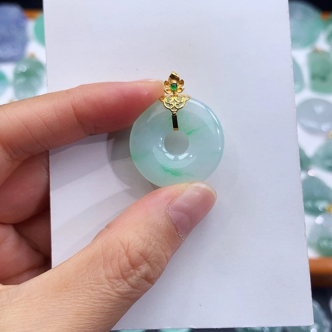 翡翠18K金镶嵌颈饰翡翠吊坠