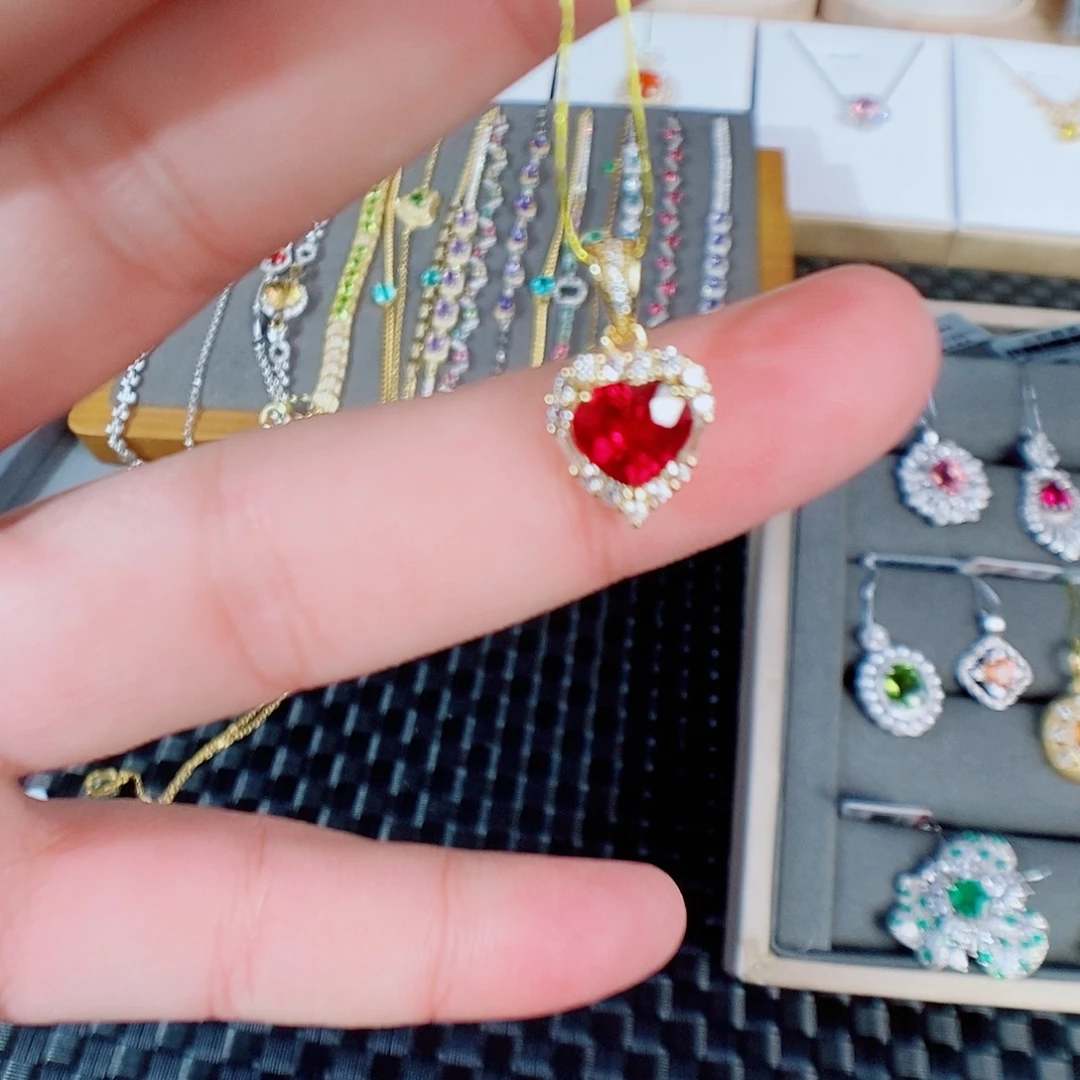 银S925镶嵌石榴石吊坠(赠链)