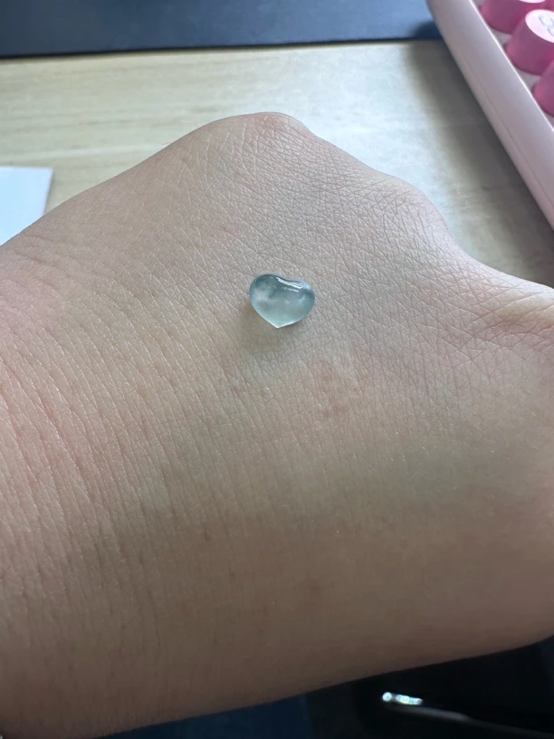 纯天然缅甸A货翡翠（飘花小爱心）