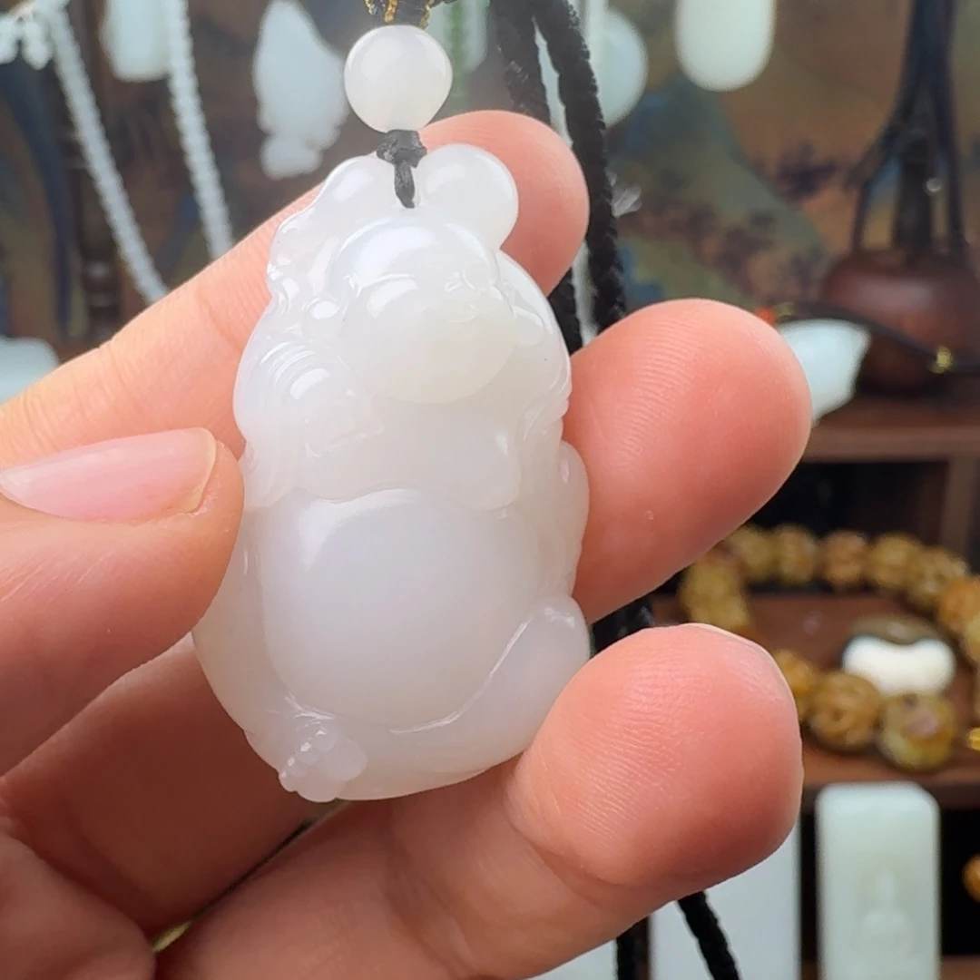 和田玉未镶嵌颈饰佛公