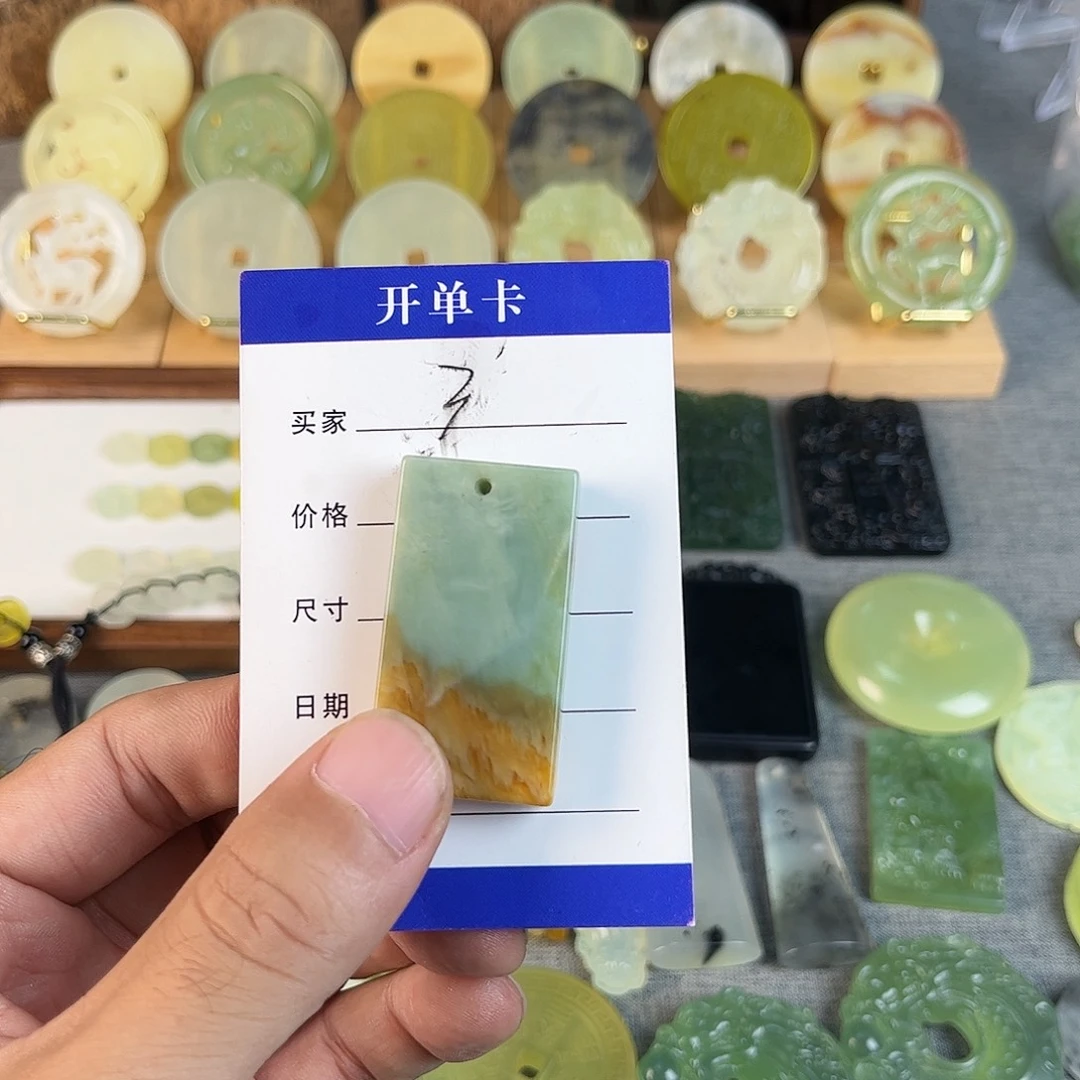 懿****蛇纹石玉未镶嵌颈饰