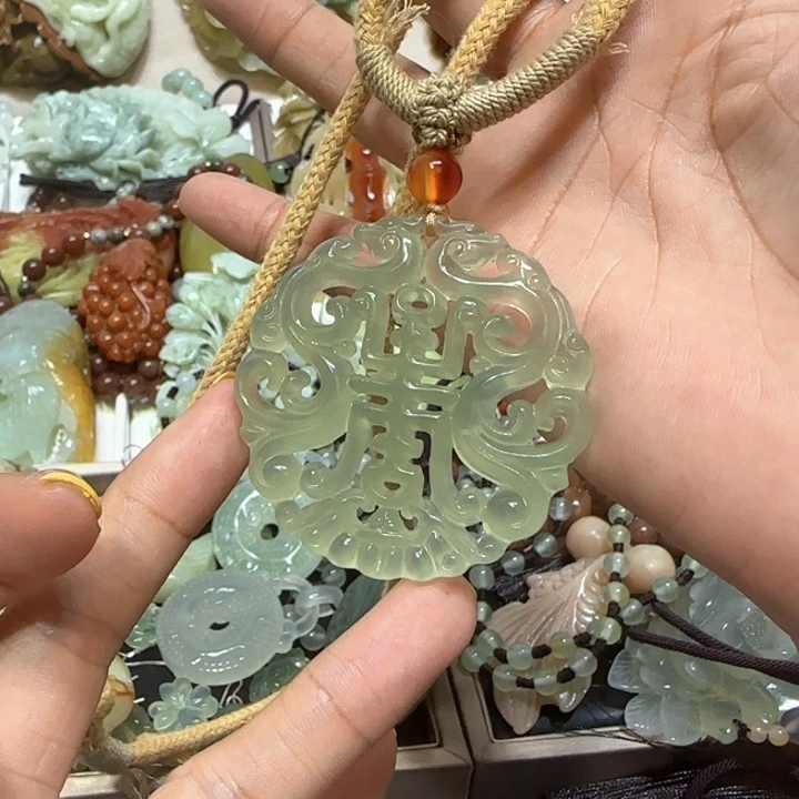 蛇纹石玉未镶嵌吊坠
