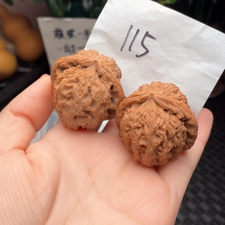 41尺寸白茬修尖白狮子