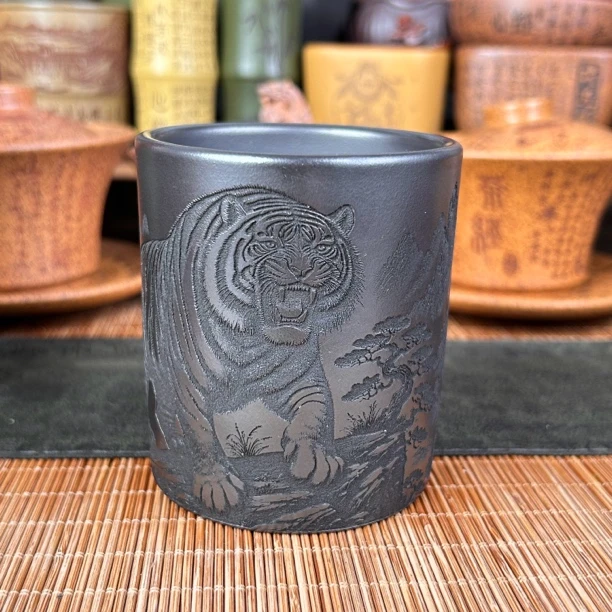 282宜兴紫砂主人杯原矿石黄刻绘上山虎品茗杯