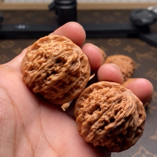 文玩核桃把件1****六四座楼