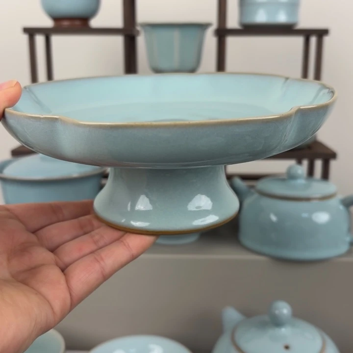 汝窑微瑕天青釉高足盘,婵翼纹开片