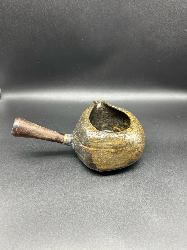 冰碛岩石黄豹侧把公道杯容量200毫升左右