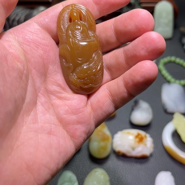 表***队和田玉未镶嵌颈饰