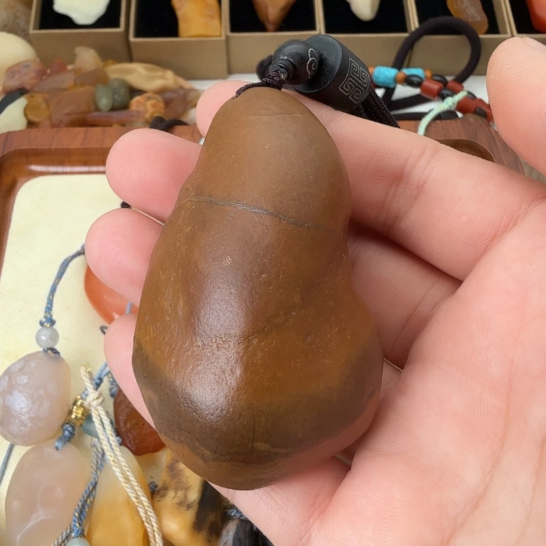 只买单纯的吊坠，没带链子，属的性质。