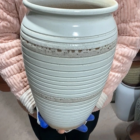 紫砂花盆口20高30，米白色