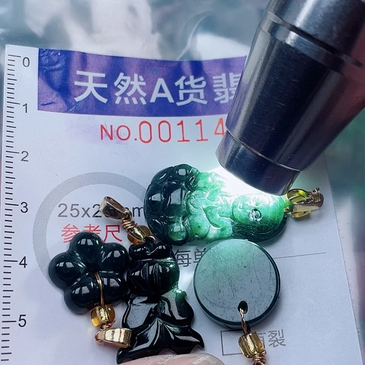 吊坠(不含链)未镶嵌翡翠