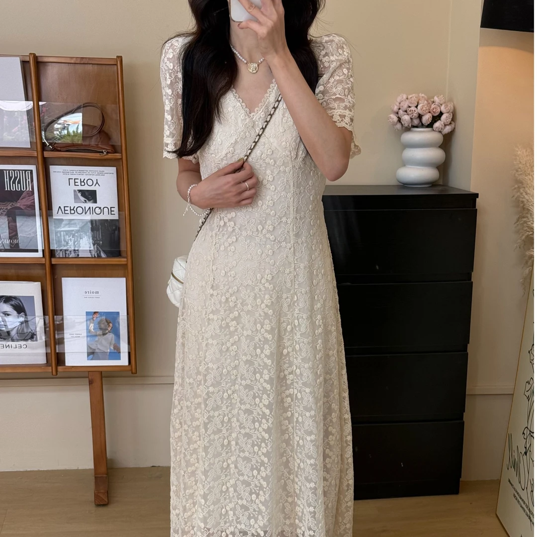 高级感气质v领刺绣短袖款夏季新款韩版高腰连衣裙