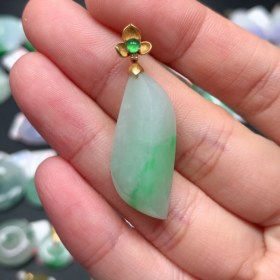 颈饰18K金镶嵌翡翠翡翠吊坠