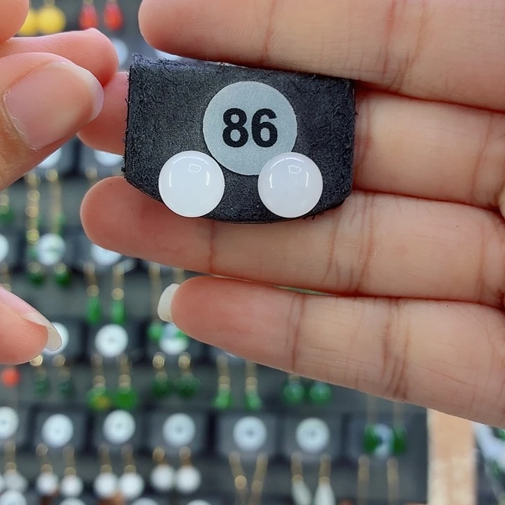 18K金镶嵌和田玉耳饰