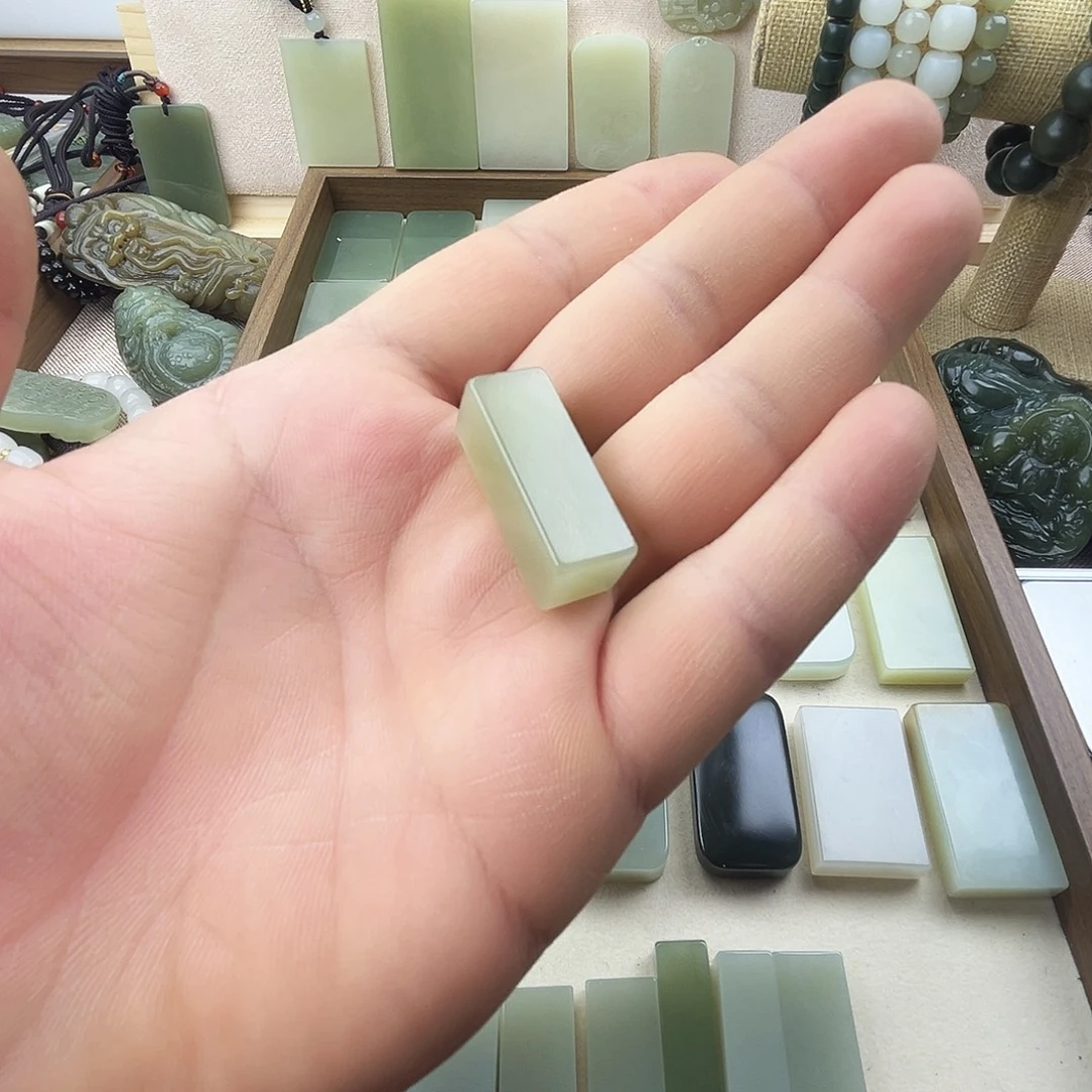 麟***生和田玉未镶嵌颈饰