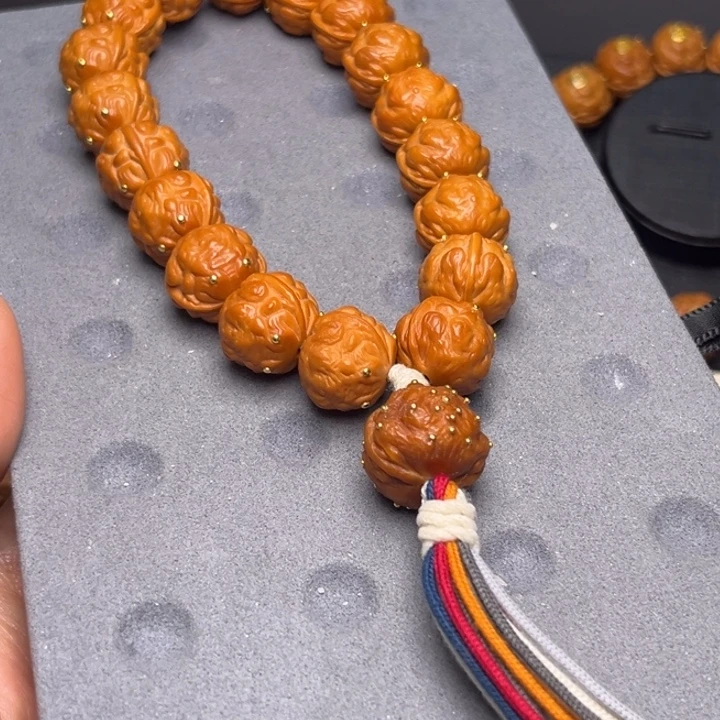 猴头核桃吊坠18颗金蟾镶嵌手持