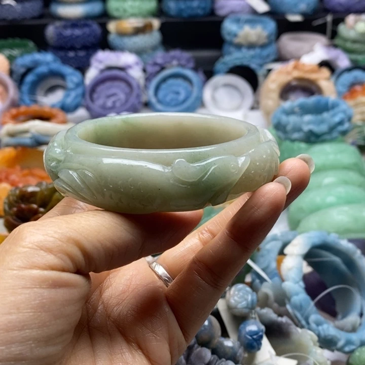 未镶嵌手镯石英岩玉