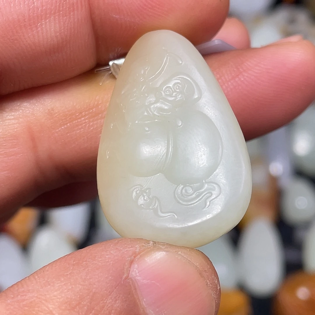 和田玉未镶嵌颈饰吊坠